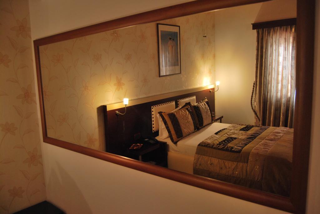 Hotel Panorama Sarande Bilik gambar
